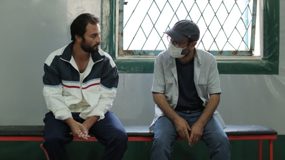 Asghar Farhadi und Amir Jadidi am Set von »A Hero« (2021). © Verleih