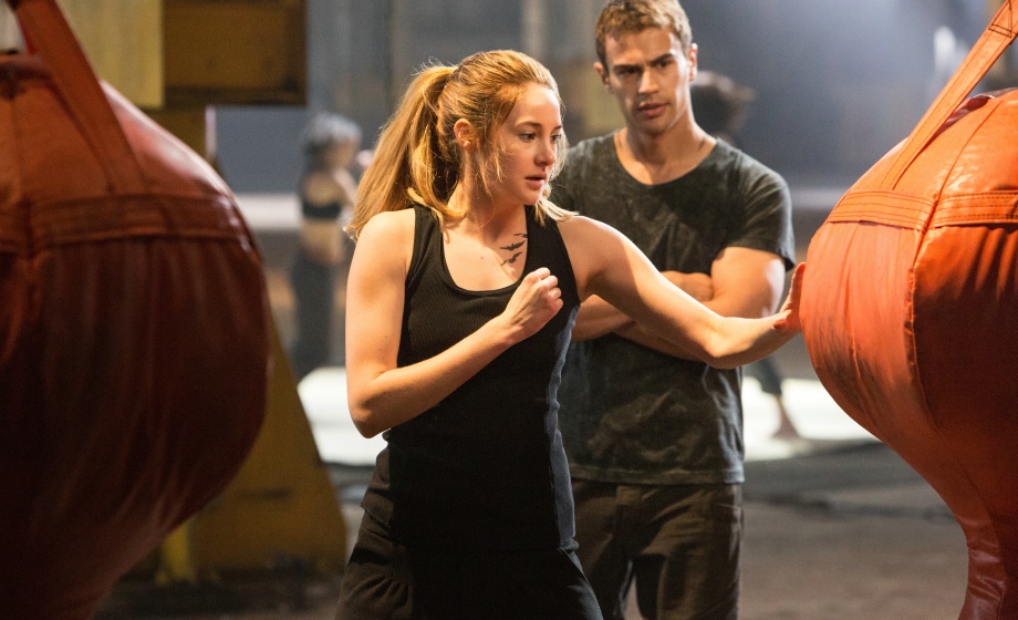 Shailene Woodley zusammen mit Theo James in »Die Bestimmung – Divergent« (2014)