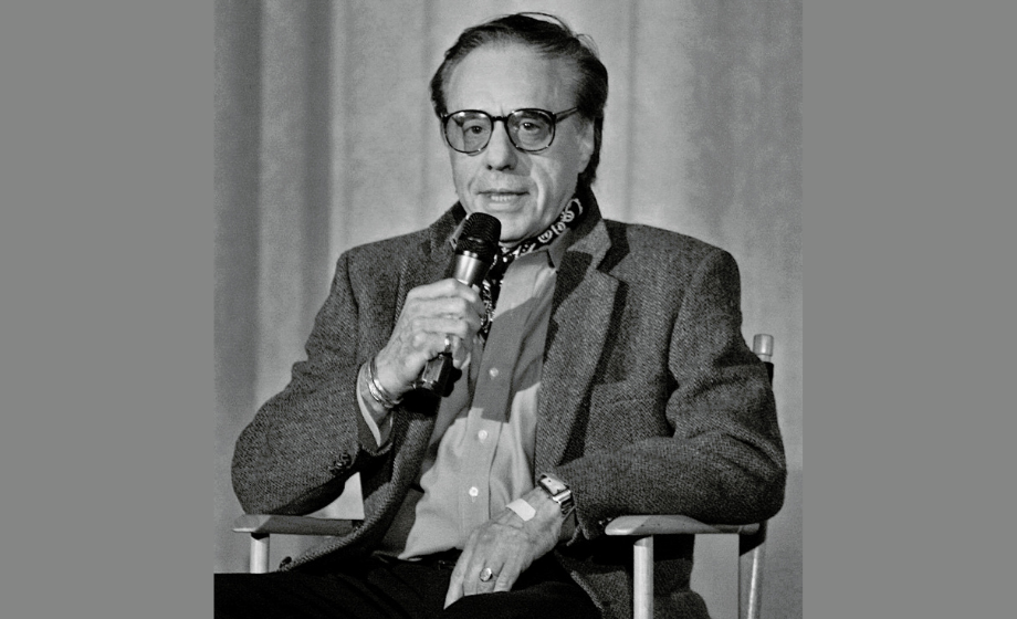 Peter Bogdanovich (2008). Foto: The original uploader was Eliaws at English Wikipedia. (Original text: User:Eliaws) (https://commons.wikimedia.org/wiki/File:Peter_Bogdanovich.jpg), „Peter Bogdanovich“, https://creativecommons.org/licenses/by-sa/3.0/legalco