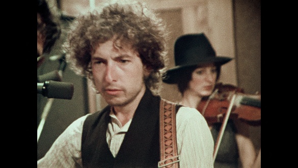rolling_thunder_revue_a_bob_dylan_story_by_martin_scorsese_00_15_19_01-1_r.jpg