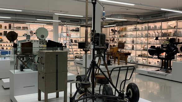 Filmmuseum Potsdam: Sammlungen Schaudepot Filmtechnik