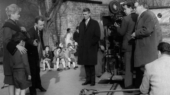 Basil Dearden mit Dirk Bogarde bei Dreharbeiten zu »Victim« (1961). Foto: Michael Relph