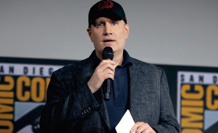 Kevin Feige (2019) © Gage Skidmore from Peoria, AZ, United States of America (https://commons.wikimedia.org/wiki/File:Kevin_Feige_(48462887397).jpg), „Kevin Feige (48462887397)“, https://creativecommons.org/licenses/by-sa/2.0/legalcode