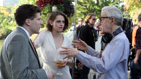 Jesse Eisenberg, Kristen Stewart und Woody Allen am Set von »Café Society« (2016)
