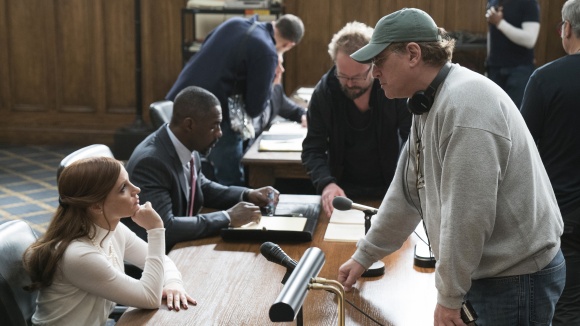 Aaron Sorkin am Set von »Molly's Game«. Courtesy of STXfilms/Michael Gibson