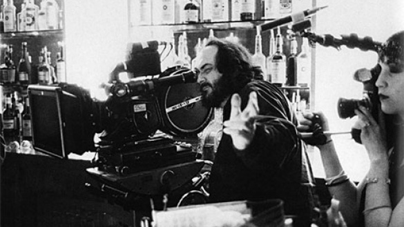 Stanley Kubrick mit der Arriflex 35BL-II mit 1000′ mag, Finder Extension, Video Assist und ARRI 6.6 x 6.6 Matte Box am Set von »The Shining« (1980).