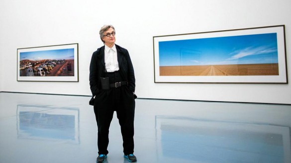 Wim Wenders vor seinen Fotografien
